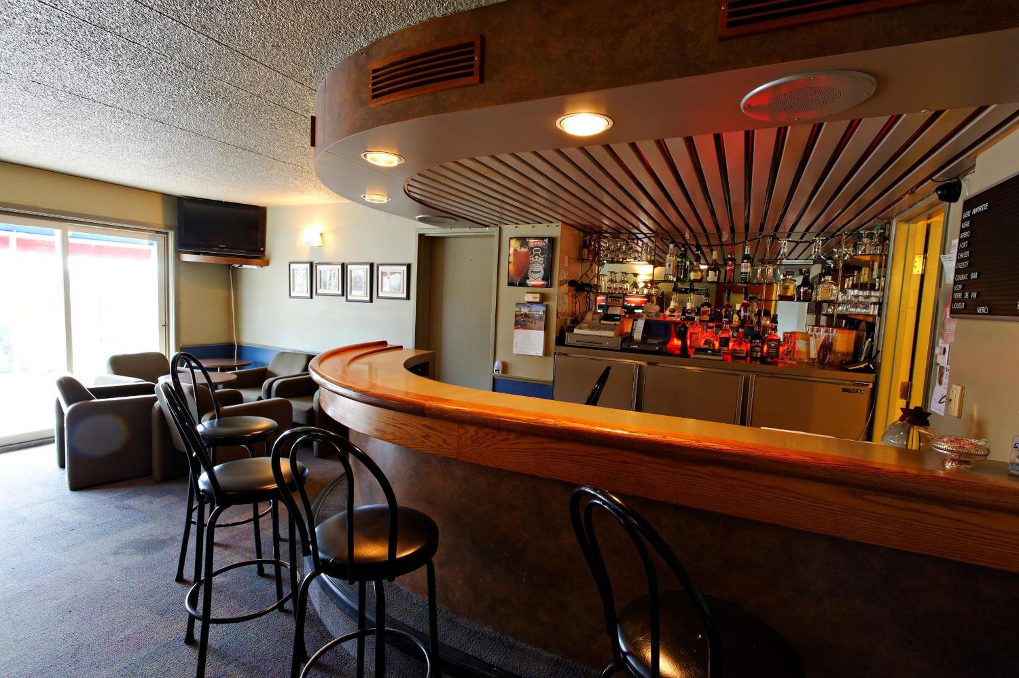 Motel Le Transit Mont-Saint-Hilaire Extérieur photo