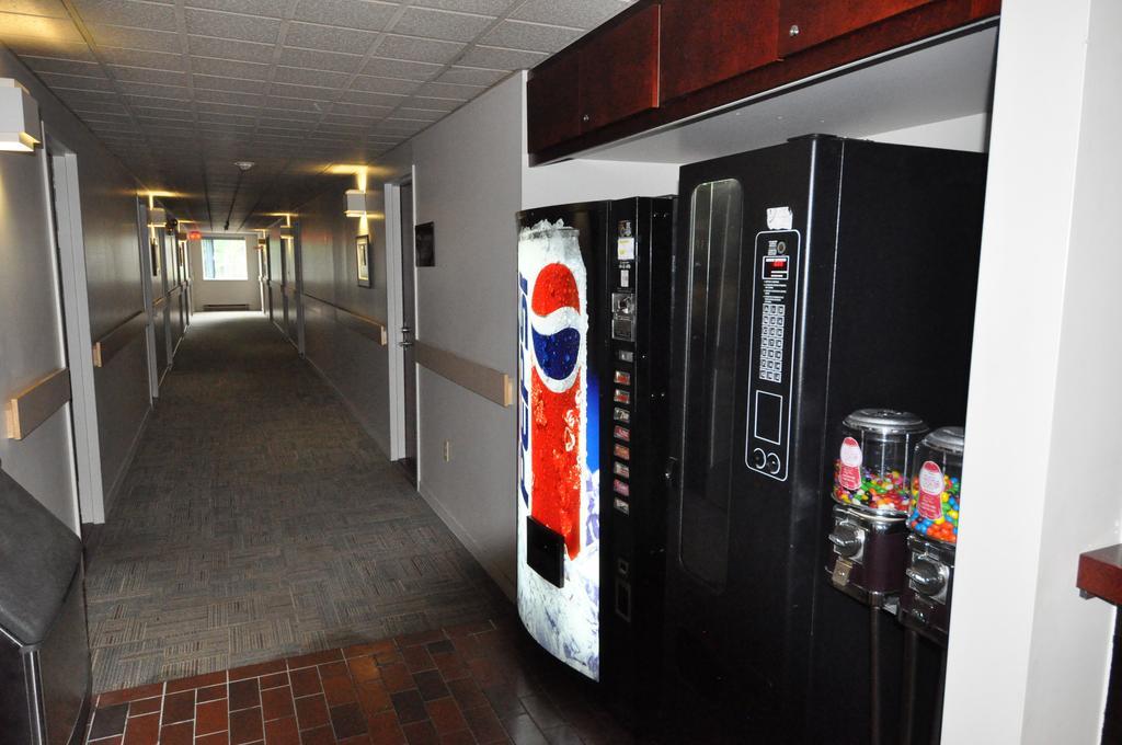 Motel Le Transit Mont-Saint-Hilaire Extérieur photo